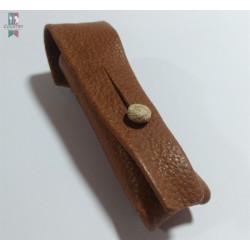 FUNDA CORTA PLUMA CRUDO DOBLE BOTÓN